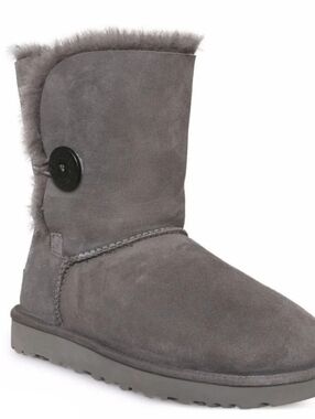 UGG Bailey Button II Boots, Size 9